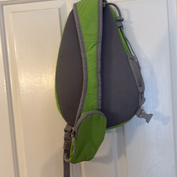 Eddie Bauer: Light Green Sling crossbody bag - Picture 5 of 8